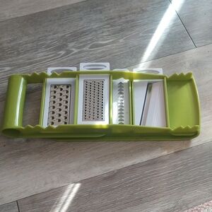 Green Multi-Blade Vegetable Slicer